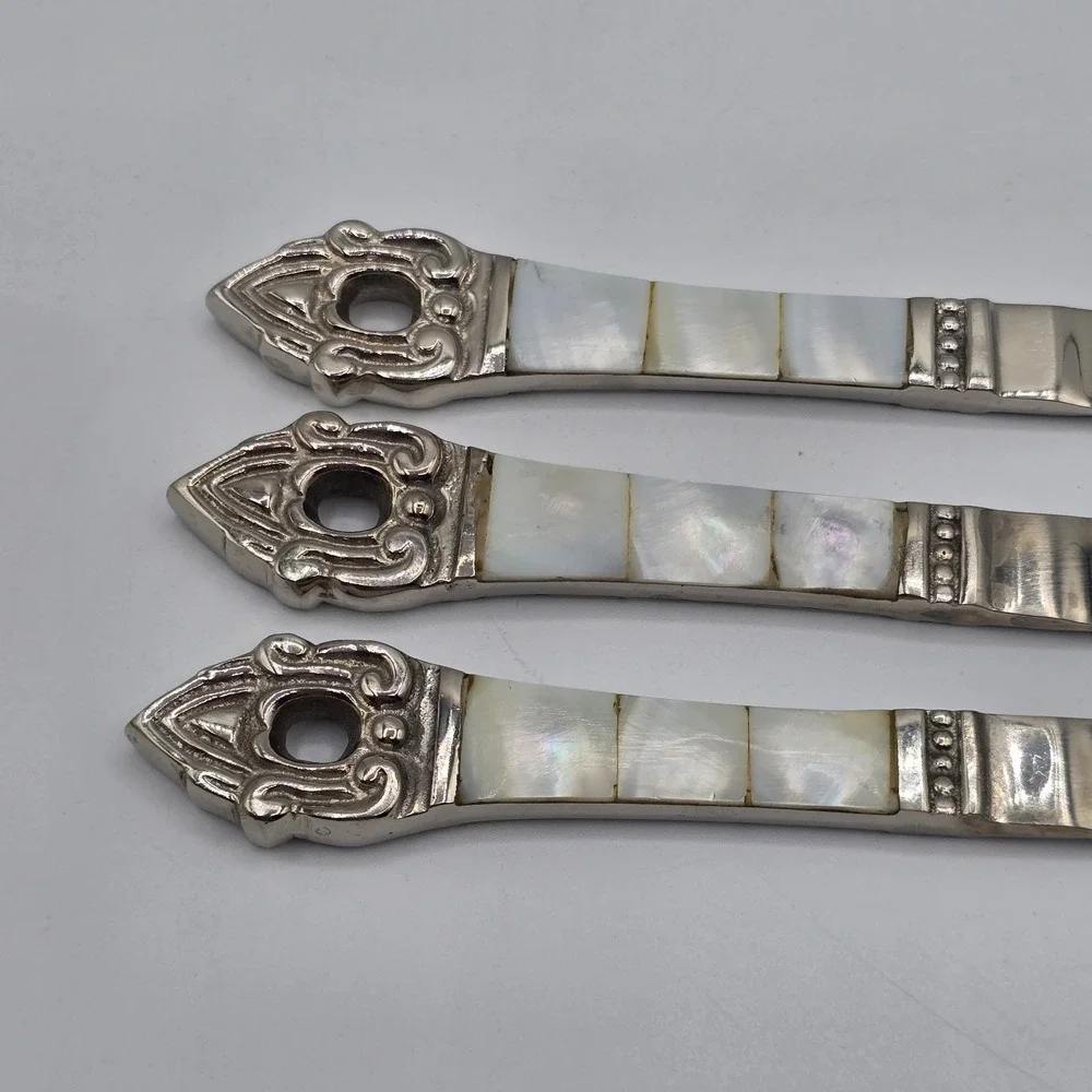 Bombay Baroque Pate Appetizer Set 3 Knives Mother of Pearl Shell Habdles